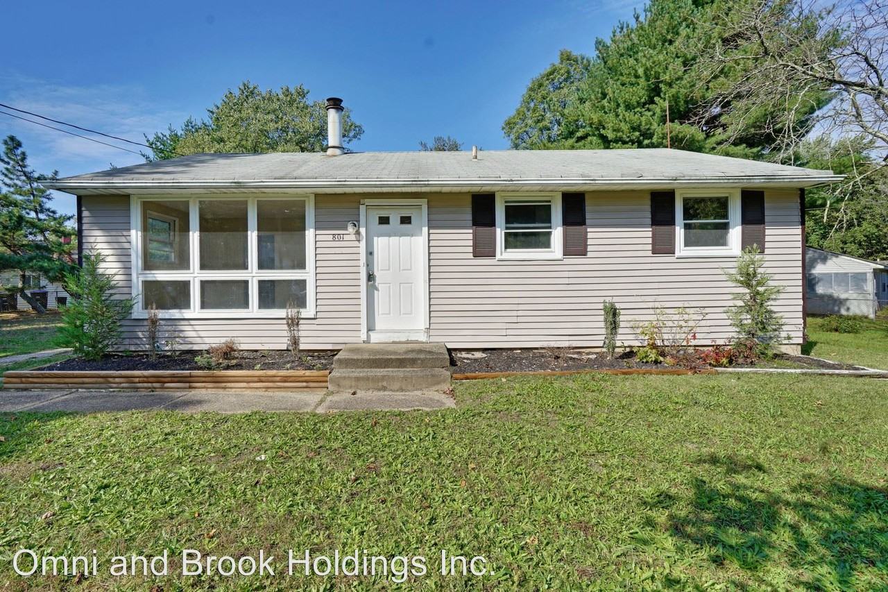 801 Bentley Rd - Photo 2 of 16