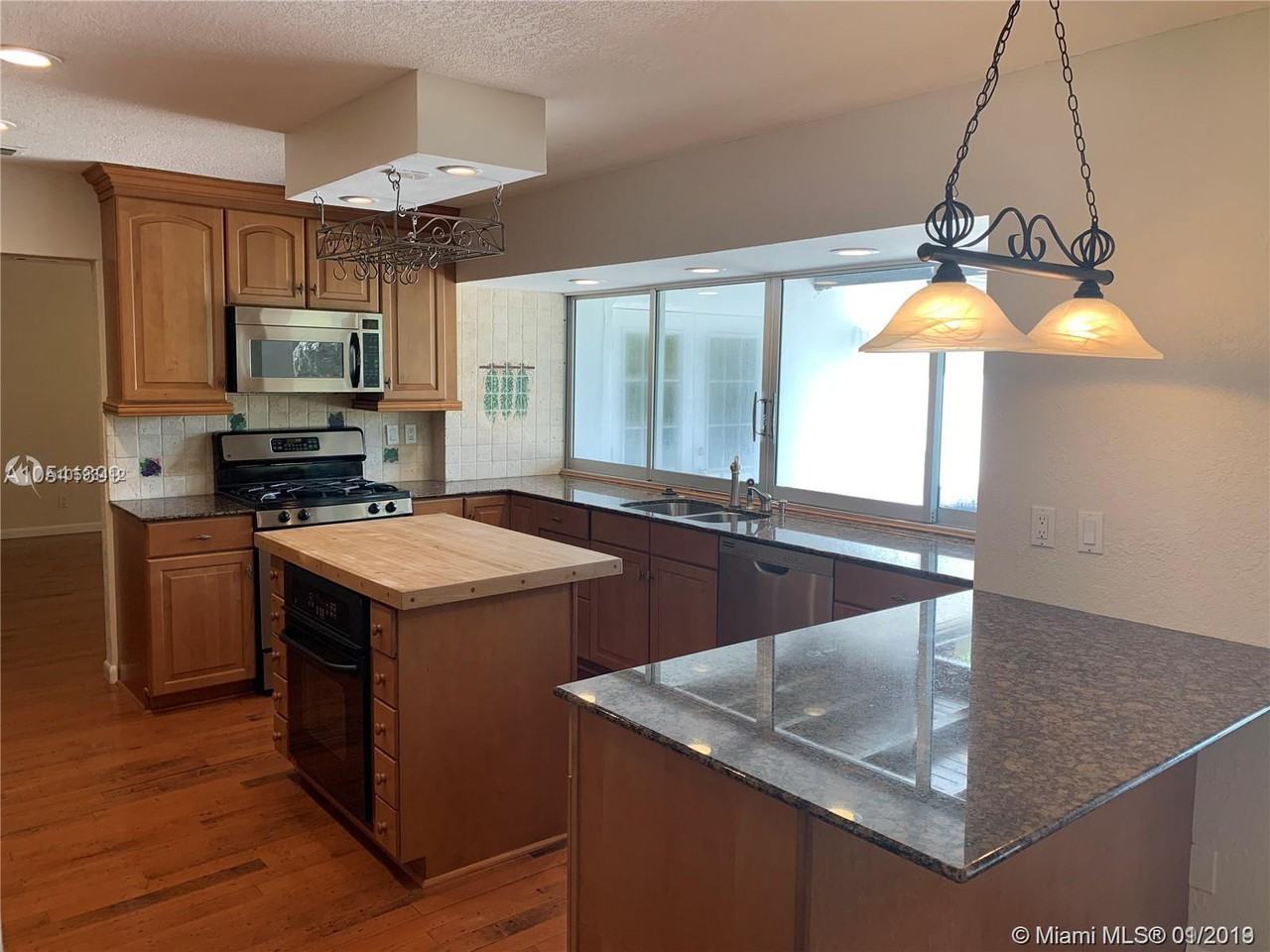 10831 Southwest 29th Place - Photo 3 of 8