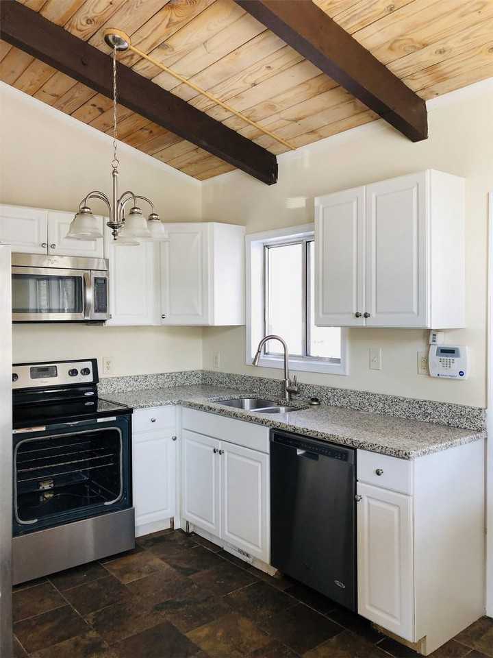 3621 Lakeview Pkwy - Photo 2 of 27