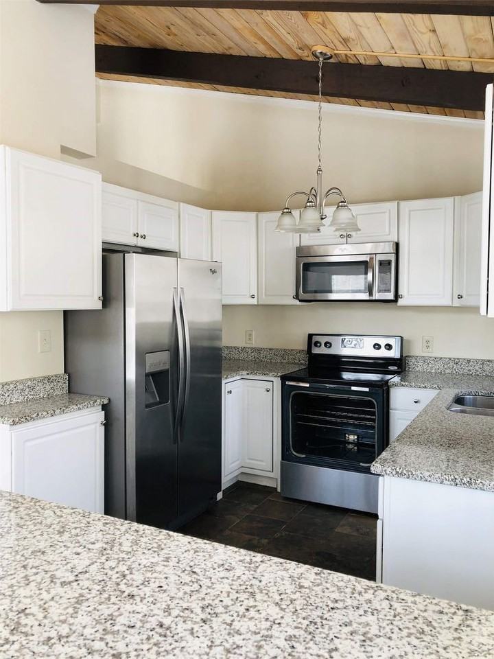 3621 Lakeview Pkwy - Photo 3 of 27