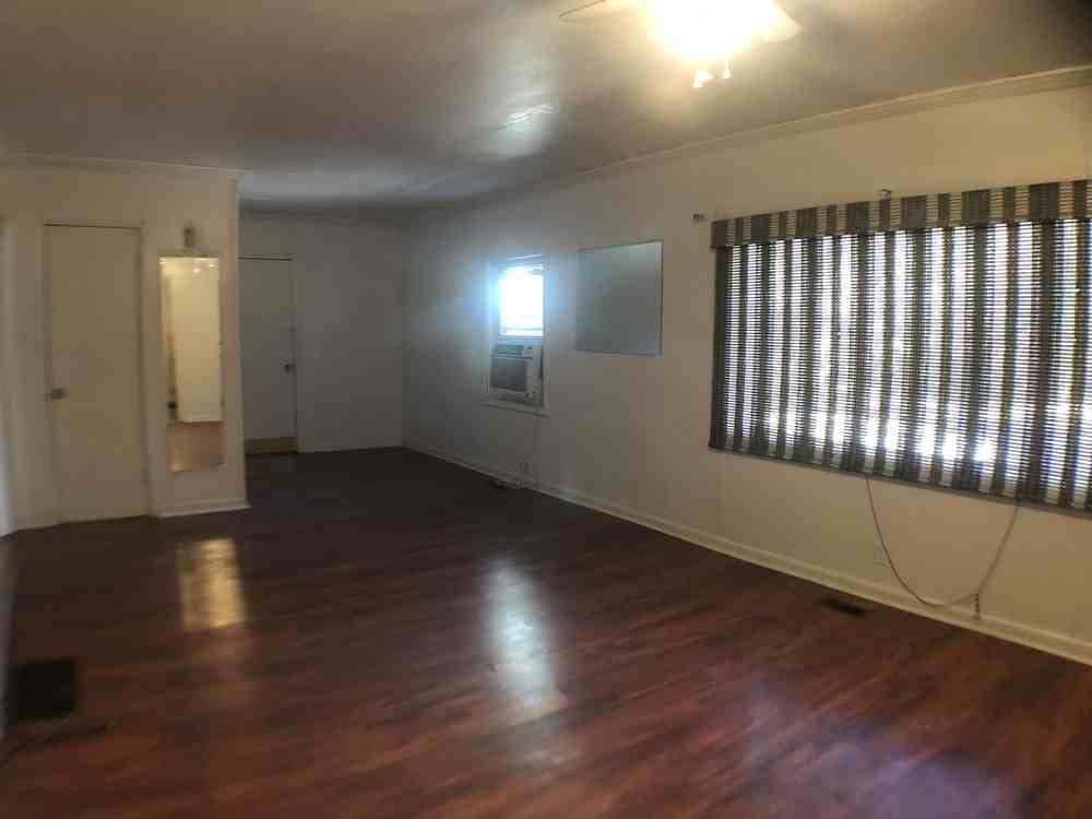 930 Lynhurst Dr SW - Photo 3 of 50