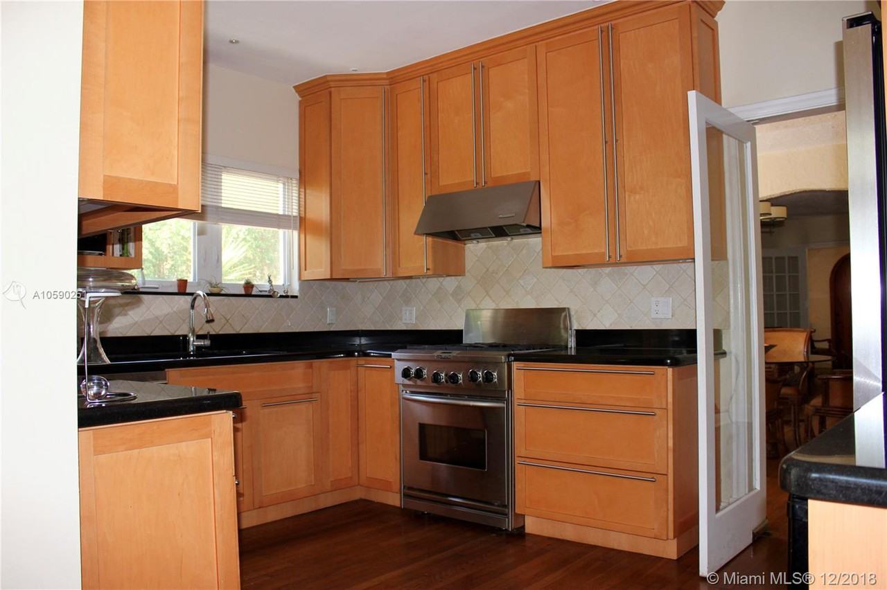 712 Navarre Avenue - Photo 2 of 7