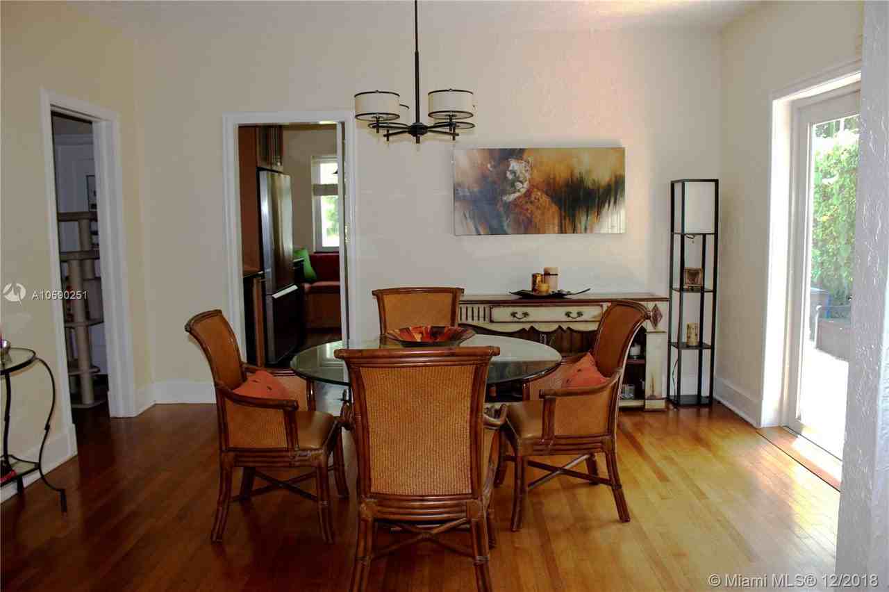 712 Navarre Avenue - Photo 3 of 7
