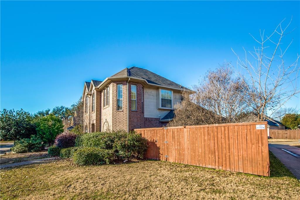 6909 Harvey Ln - Photo 3 of 25