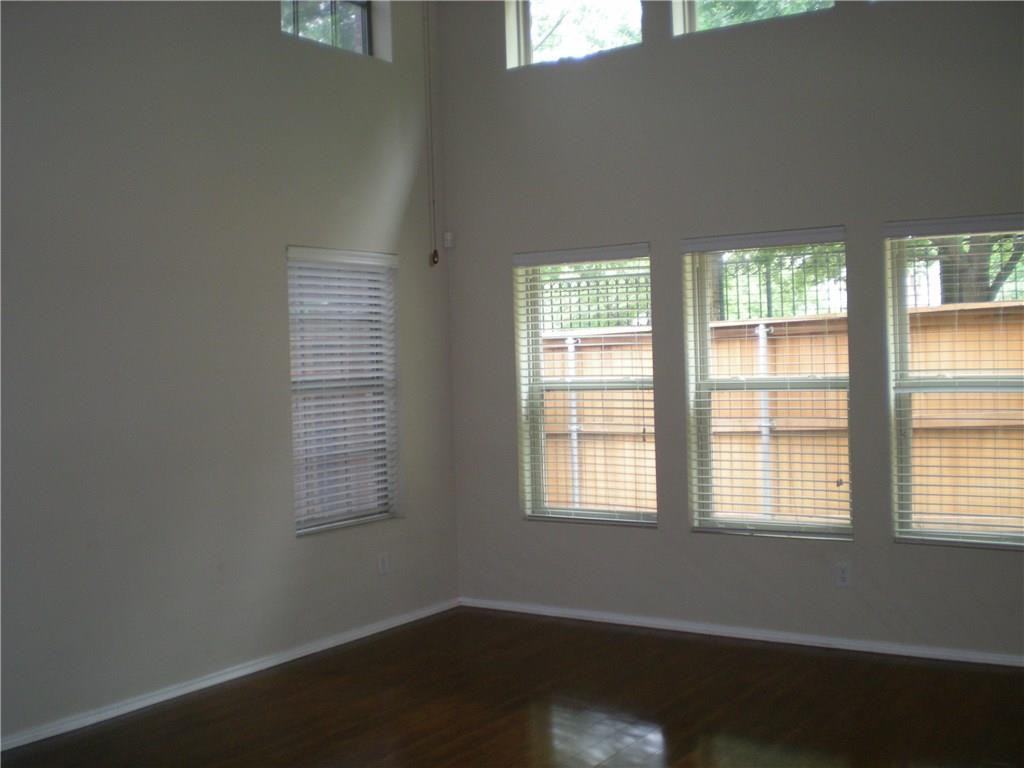 1161 Sophia Dr - Photo 2 of 7