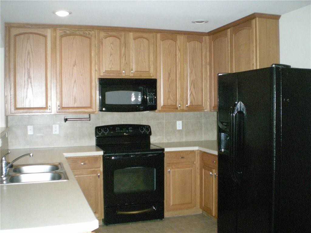 1161 Sophia Dr - Photo 3 of 7