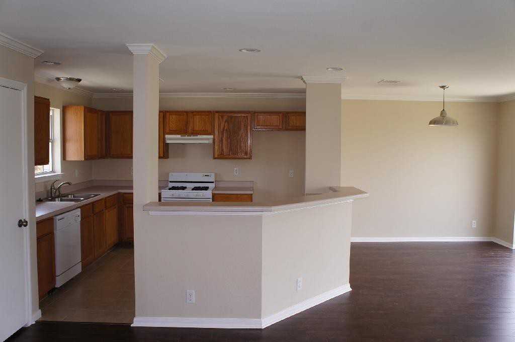 1103 Sunflower Ct - Photo 2 of 12