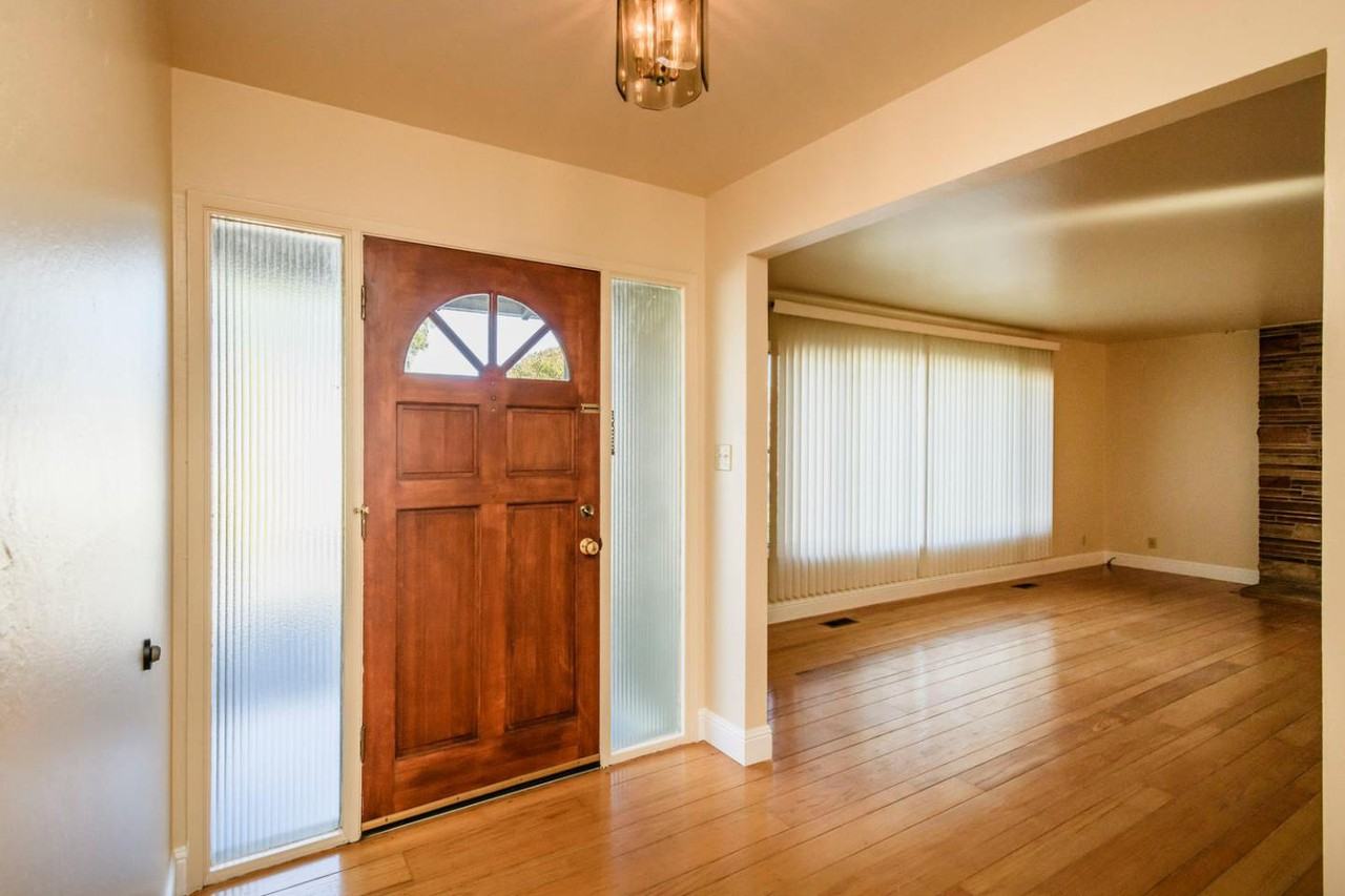 4 Toledo Ct - Photo 2 of 23