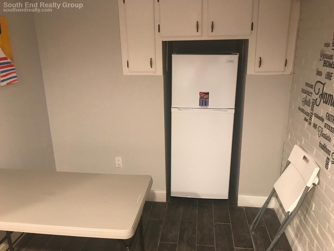 453 Newport Ave - Photo 3 of 7