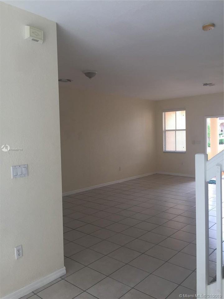 12429 Southwest 125th Terrace - Photo 3 of 8