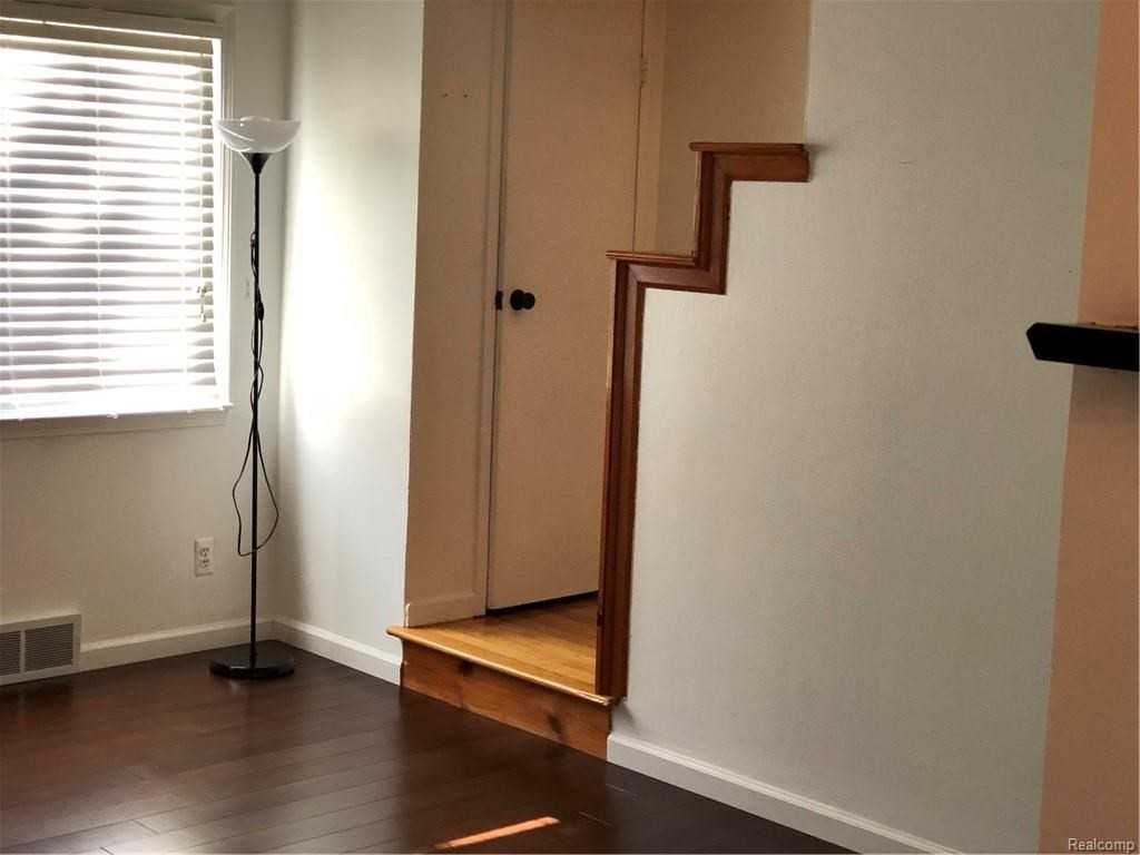 1628 Graefield Rd - Photo 2 of 14