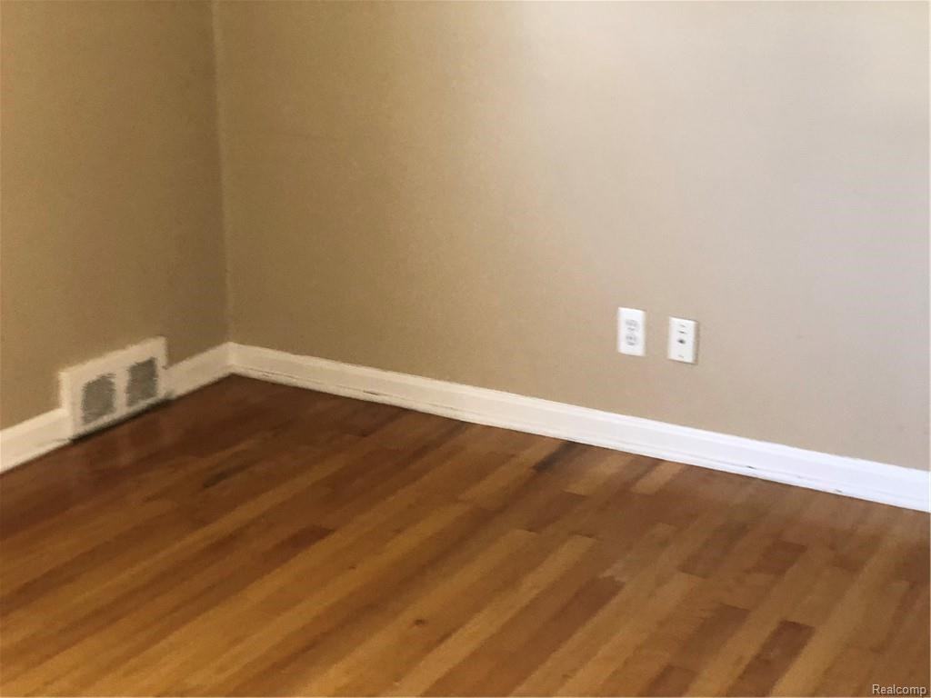 1628 Graefield Rd - Photo 3 of 14