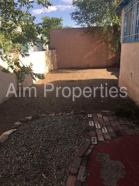 910 7th St NW - Photo 2 of 10