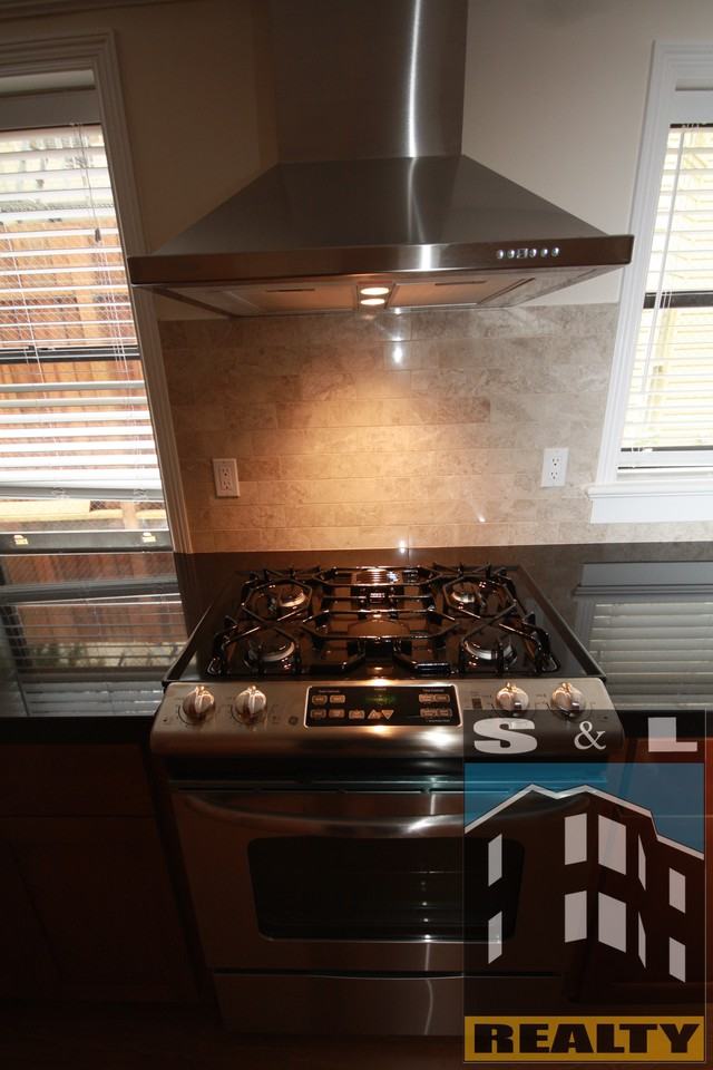 586 Hickory Street - Photo 2 of 14