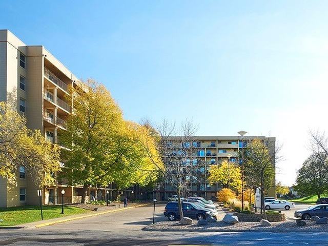 1010 Lake St Ne - Photo 6 of 10