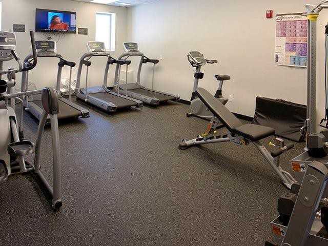 1010 Lake Street Northeast - Photo 7 of 11