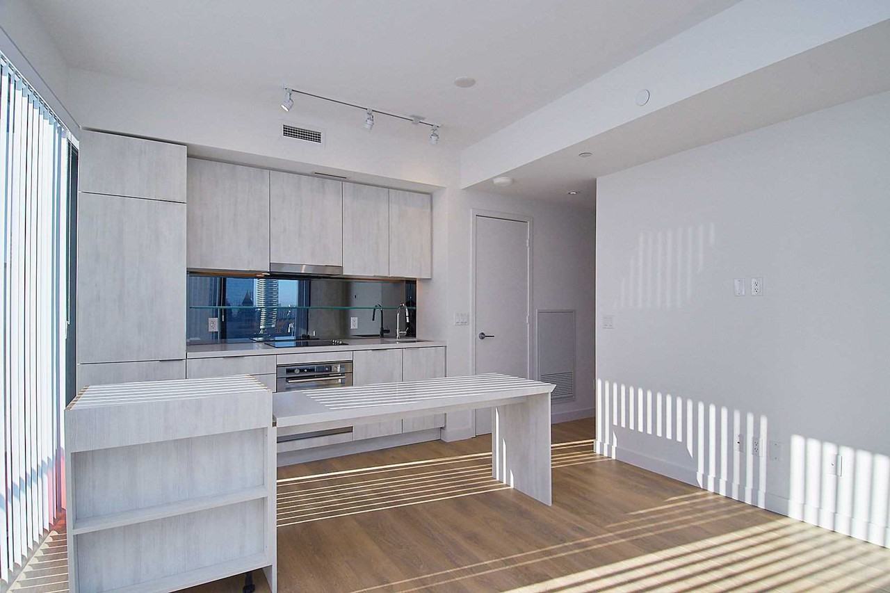 215 Queen Street West #2111