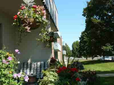 Avon Place Apartments - Photo 2 of 17