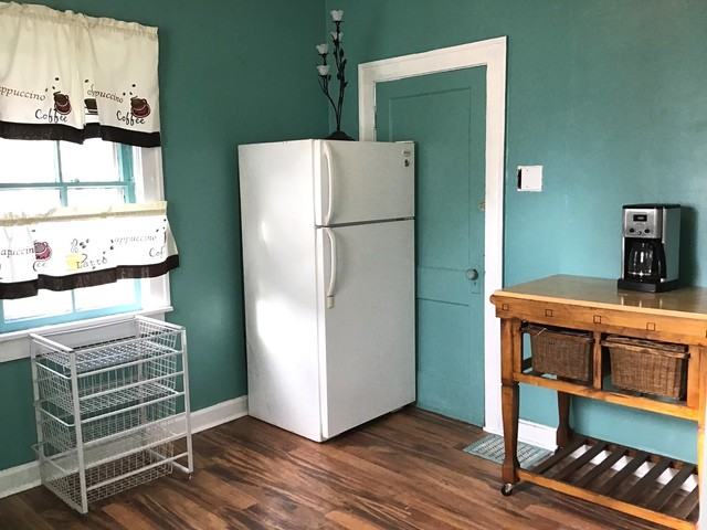 303 Pleasant St - Photo 2 of 15
