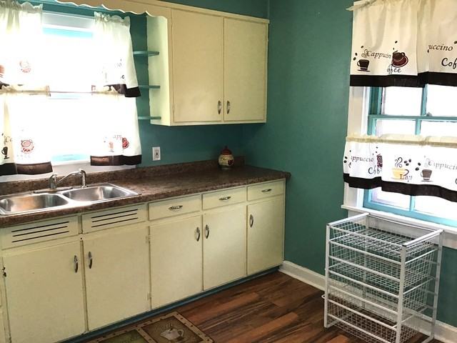 303 Pleasant St - Photo 3 of 15