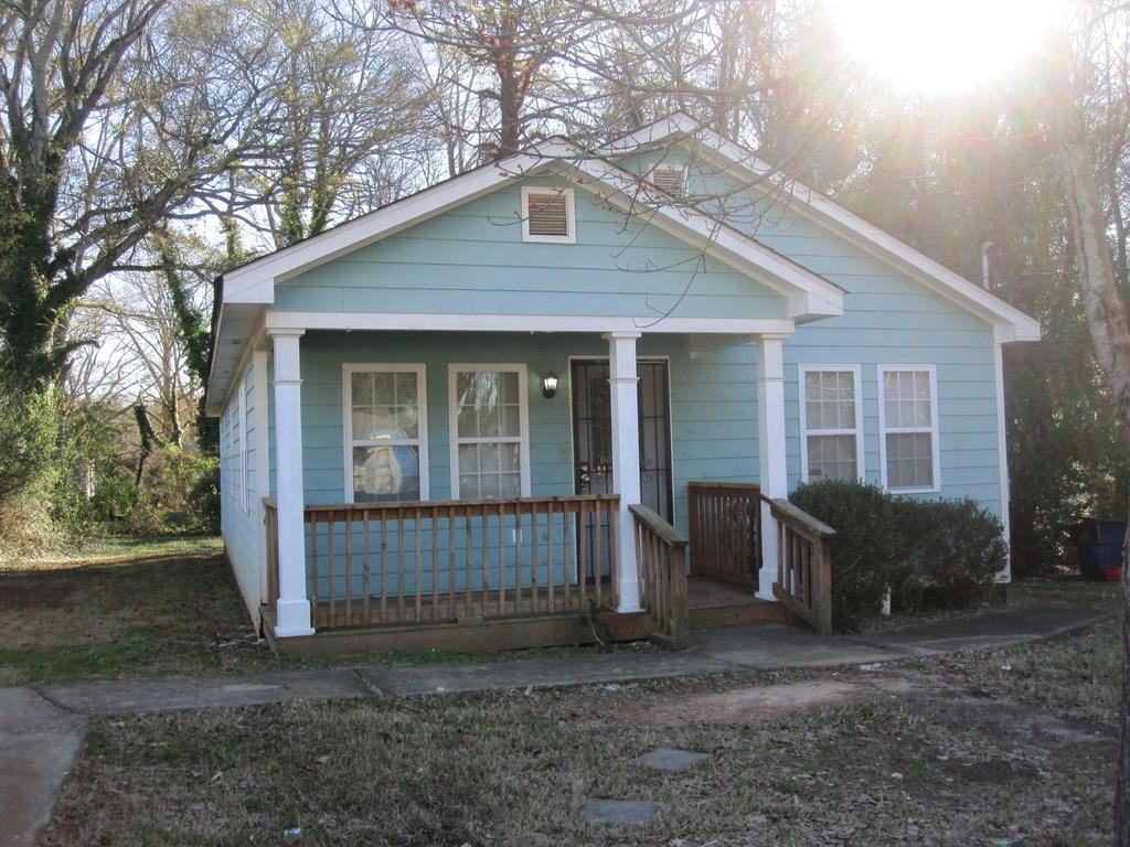 823 Midway St SE - Photo 2 of 32