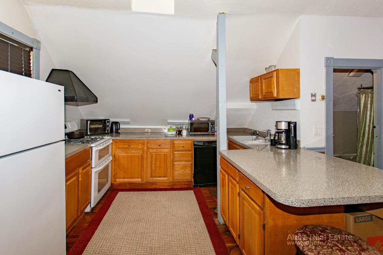 32 Middle St #3 - Photo 2 of 11