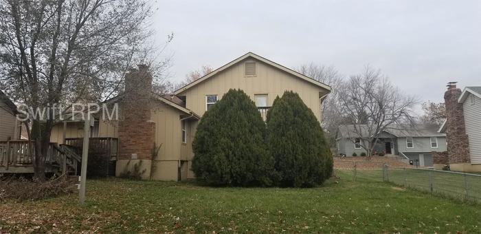 8707 Linda Ln - Photo 3 of 26