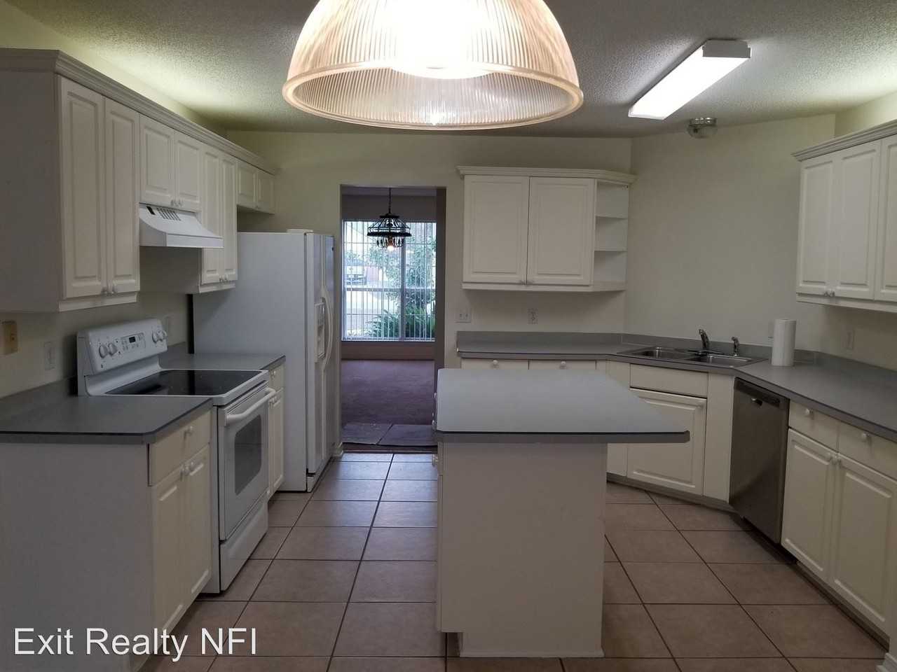 8020 Grand Bahama Dr - Photo 2 of 8