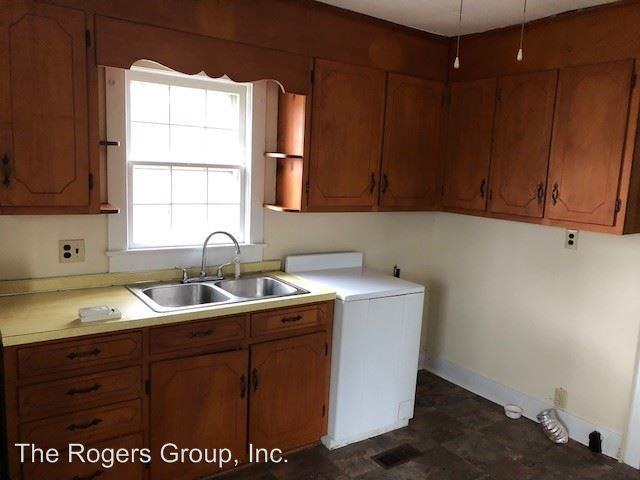 212 N Shank St - Photo 2 of 4