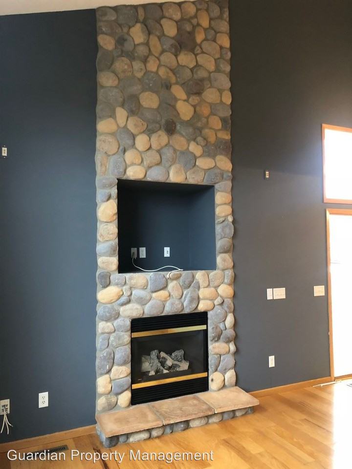 6904 Meadow Grass Ln S - Photo 3 of 20