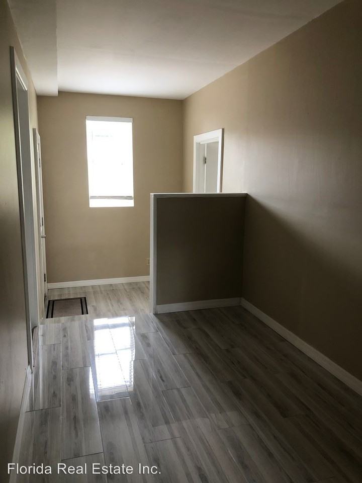 444 31st Ave N - Photo 3 of 6