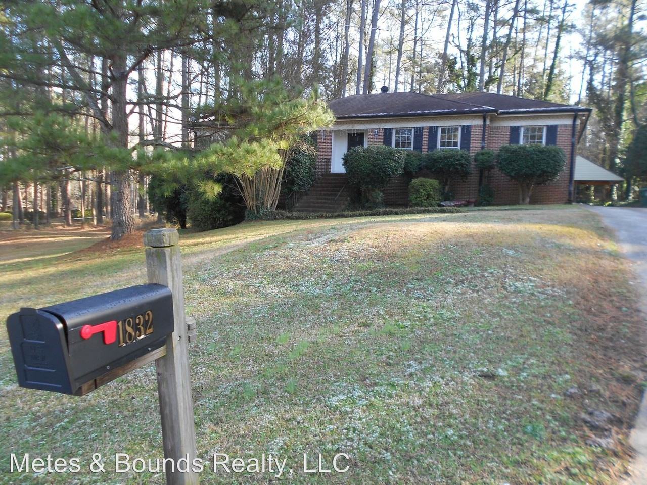 1832 King George Ln SW - Photo 2 of 22