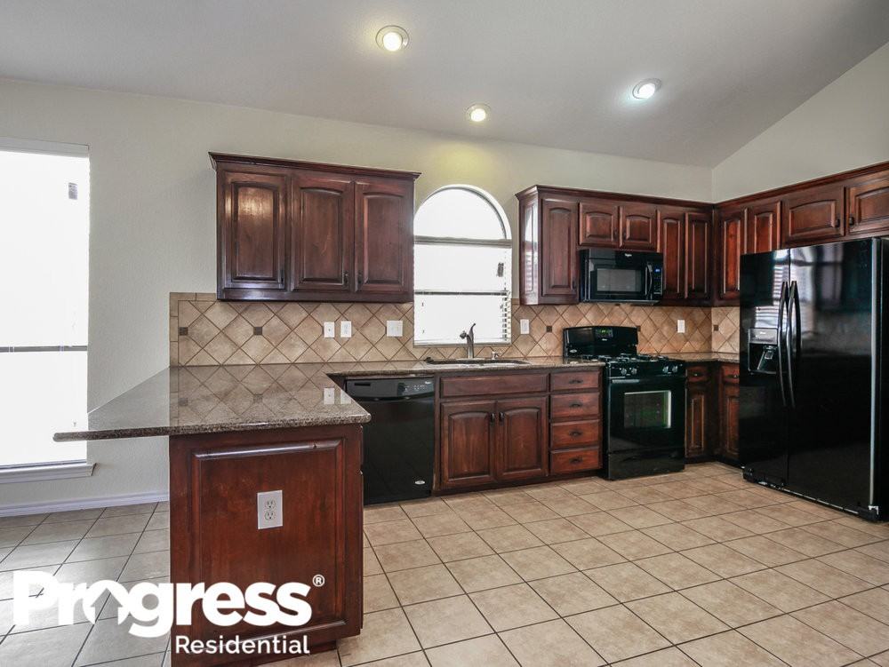 5728 Comanche Peak Dr - Photo 3 of 11