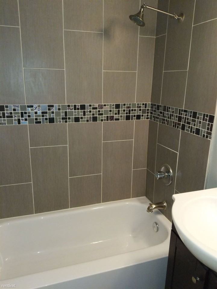 17 68th St - Photo 3 of 9