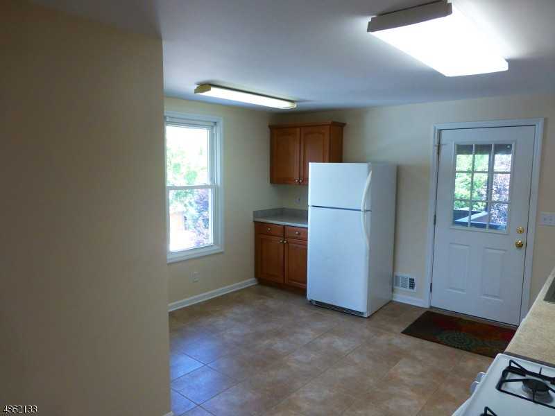 121 New Market Rd - Photo 3 of 11