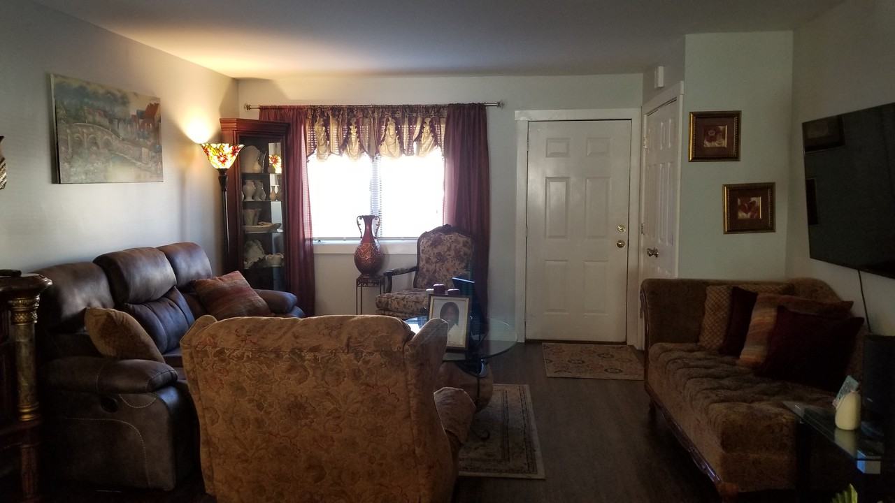 7 Boleyn Ct - Photo 3 of 18