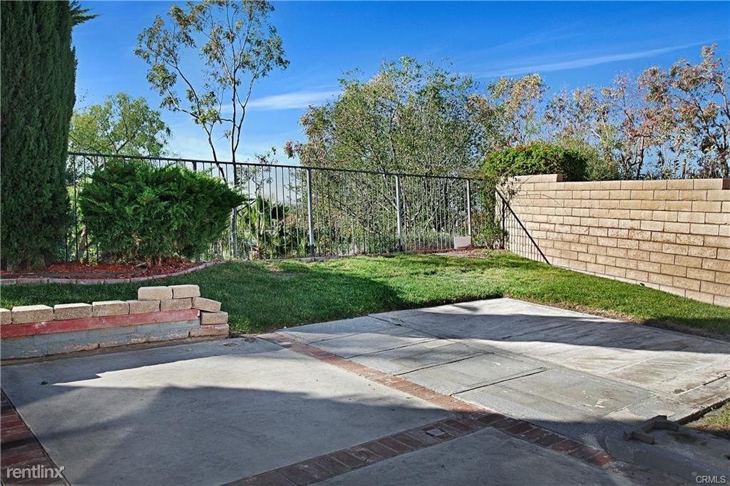 21045 Pennington Ln - Photo 3 of 36