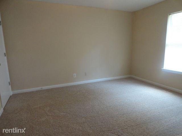 1107 Corinth Ave - Photo 3 of 8