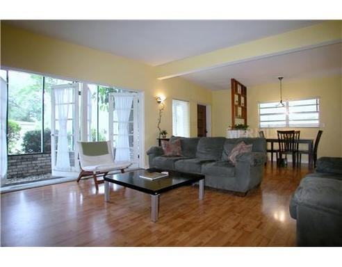 1317 Canberra Ave - Photo 3 of 10