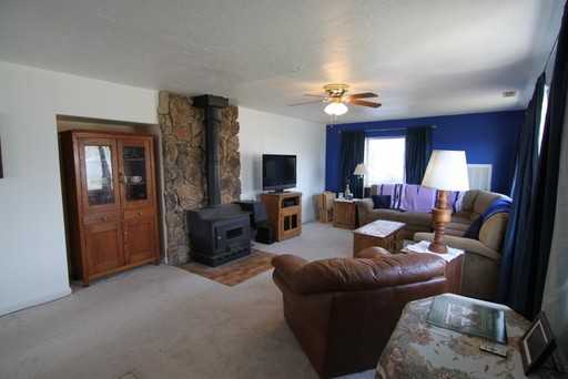 11810 Sitka St - Photo 2 of 16