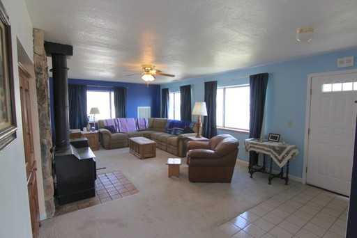 11810 Sitka St - Photo 3 of 16