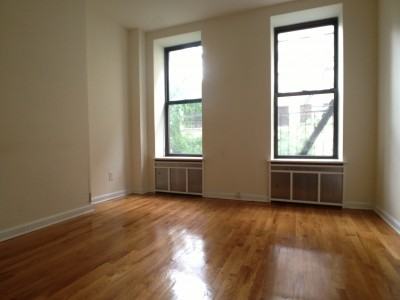 E 81st St