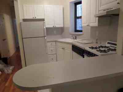 E 81st St