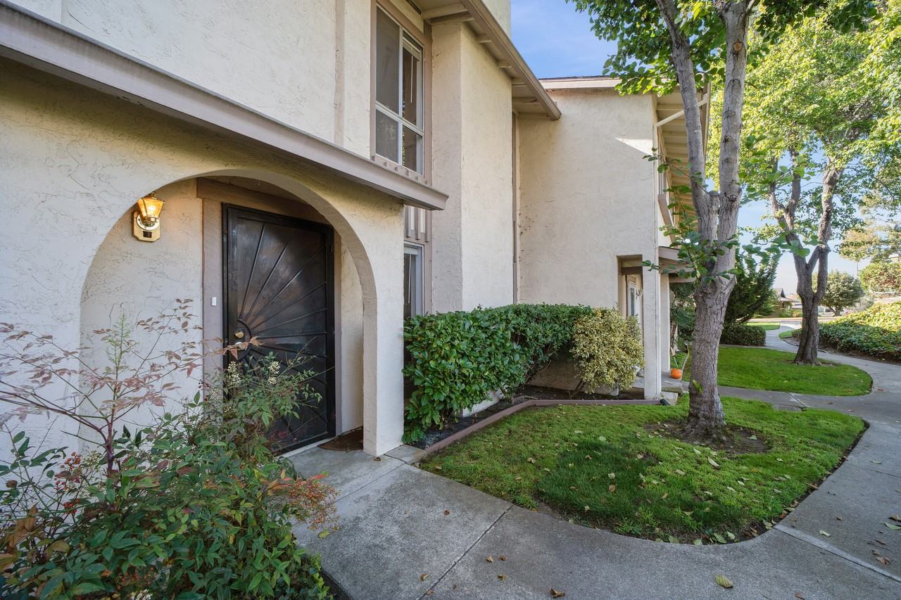 9 Greenview Lane - Photo 2 of 25