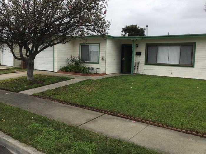 263 Elmwood Ln - Photo 2 of 15