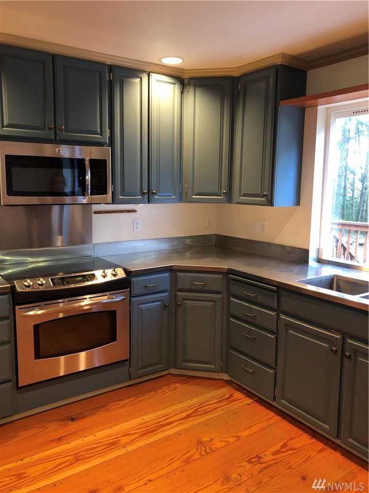 5249 Rose Ave NE - Photo 2 of 11