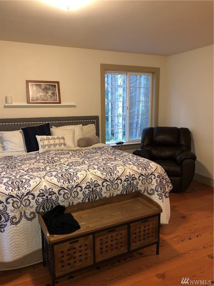 5249 Rose Ave NE - Photo 3 of 11