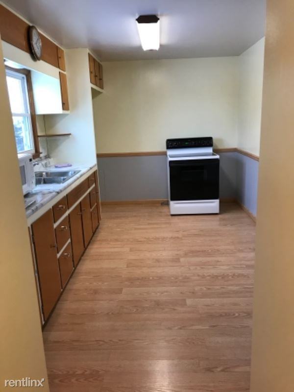 1008 N Maple St - Photo 2 of 8