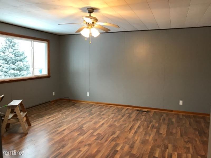 1008 N Maple St - Photo 3 of 8