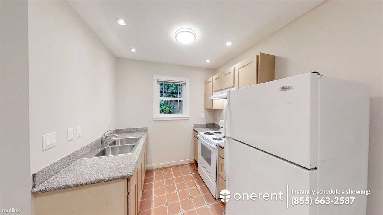 1047 Arlington Ave - Photo 2 of 5